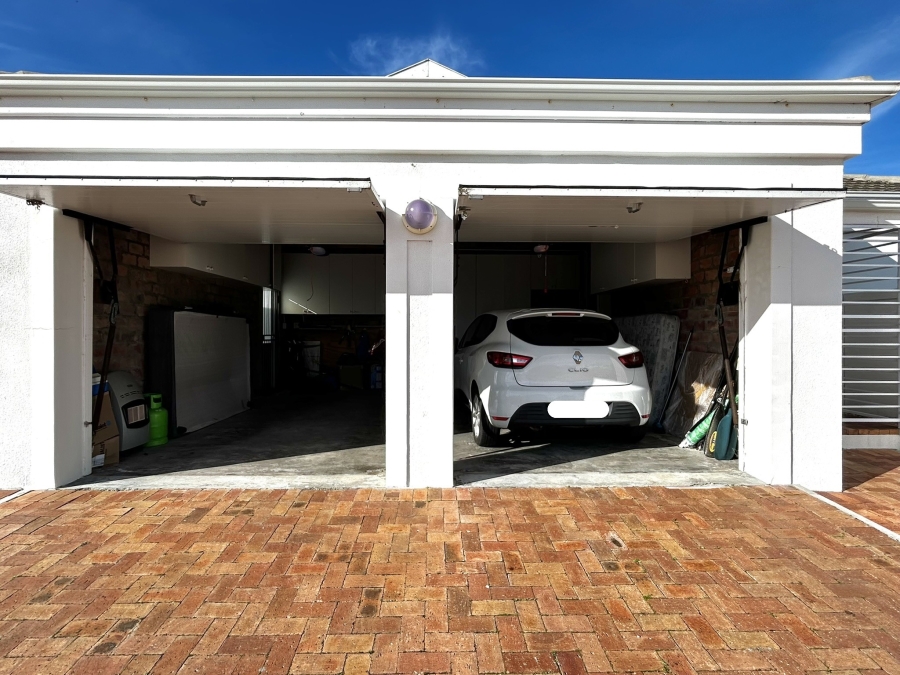 To Let 4 Bedroom Property for Rent in Sunningdale Western Cape